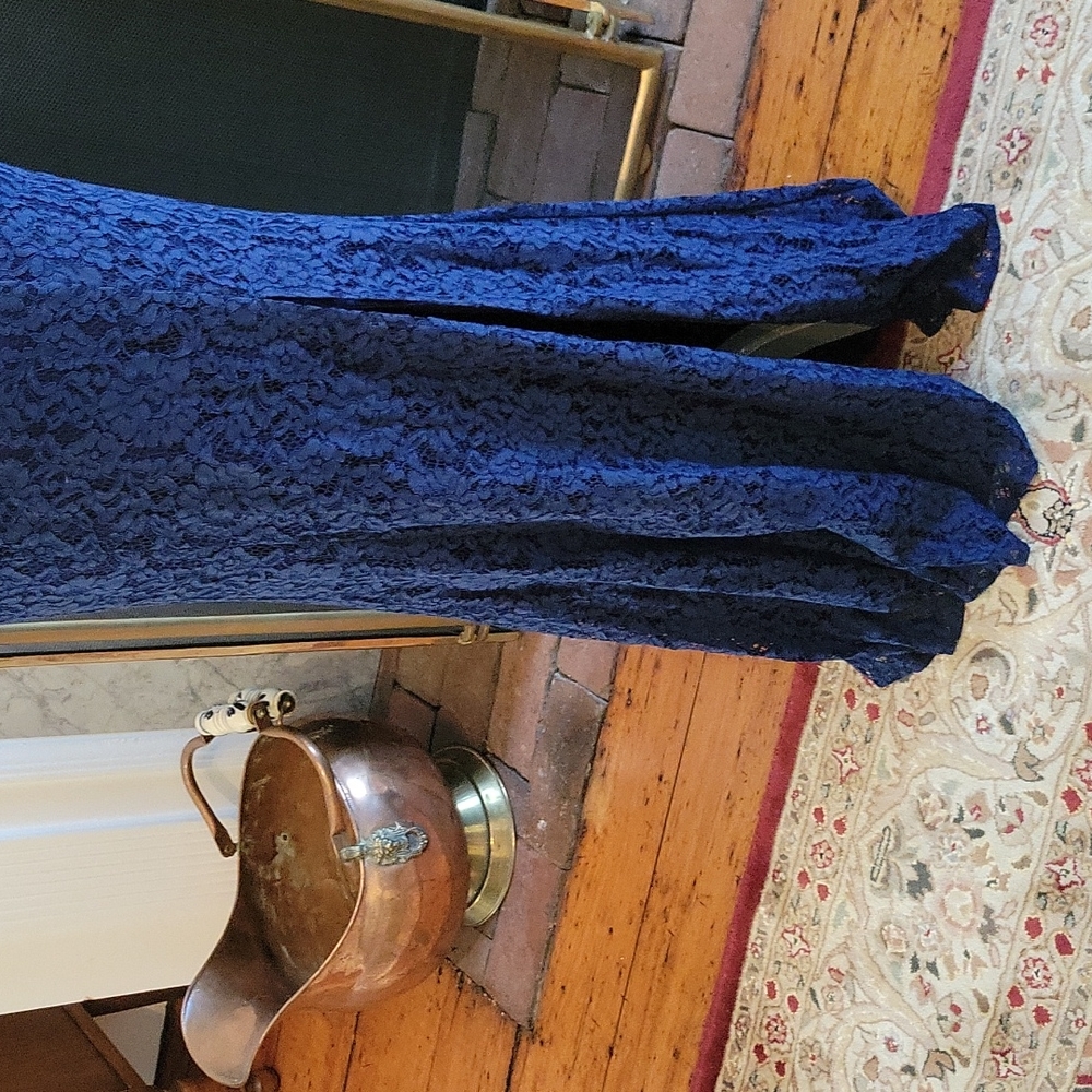 Lulus Gown - Picture 3 of 9